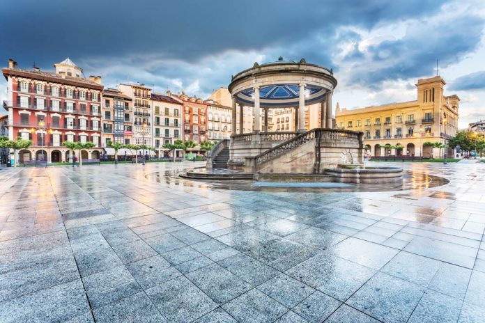 El Parlamento de Navarra regula el alquiler de habitaciones