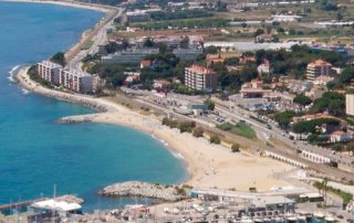 Vivir entre el mar y la montaña al borde del Mediterráneo