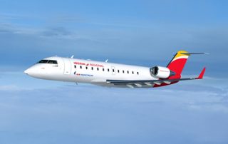 Air Nostrum deja en tierra a casi un centenar de pasajeros para hacer volar a futbolistas