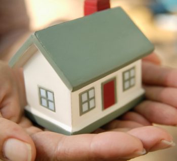 Disminuyen las compraventas en abril