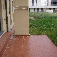 Piso de 100 m2 exterior a terraza y jardín privado