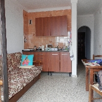 estudio con quarto de dormir y vista mar