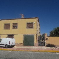 venta de chalet independiente con bajo comercial