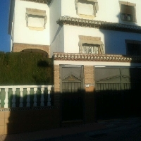 CASA-CHALET PAREADO EN ZONA RESIDENCIAL DE LA ZUBIA-CAJAR