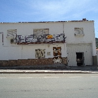 CASA DE TRES PLANTAS