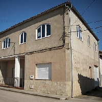 CASA UNIFAMILIAR DE 2 PLANTAS Y ÁTICO