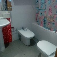 Abitacion en un atico independiente y con terraza