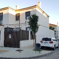 SE VENDE CASA ADOSADA EN LUGAR PRIVILEGIADO DE CASTILLEJA DE LA CUESTA