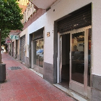 Local comercial recién reformado en Almería 