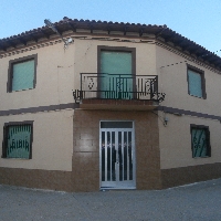 CASA MUY AMPLIA  EN PUEBLO ZONA DE BENAVENTE -- ZAMORA