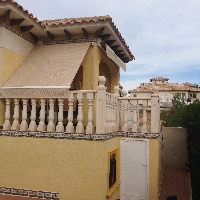 Casa coqueta con jardín