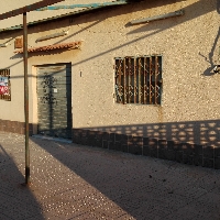Se alquila / vende supermercado en la manga  