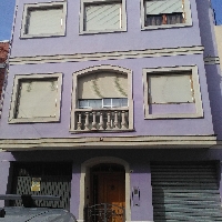 Se vende Casa con garaje particular y un local totalmente reformado. 