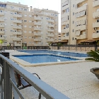 Piso en urbanización con piscina y plaza de garaje