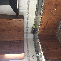 CASA ADOSADA EN ESQUINA MUY LUMINOSA