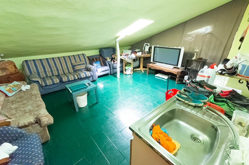 SALÓN BUHARDILLA AMPLIO EXTERIOR.TRASTERO AL LADO