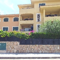 Planta baja en venta con jardín y piscina en Llucmajor