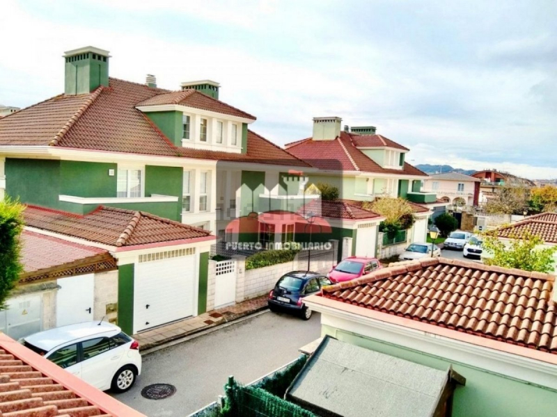 Chalet pareado con garaje en venta en Soto de la Marina