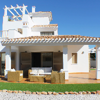 Villa obra nueva en venta con piscina zona playa La Manga