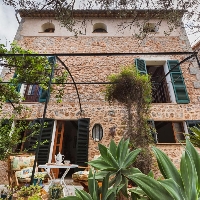 Casa grande en venta con  jardín y vistas en Deiá