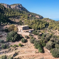 Edificio histórico en venta con finca en Estellenc