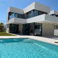 Villa en venta con piscina en Sierra Cortina Finestrat