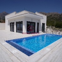 Villas en venta obra nueva con piscina en Polop