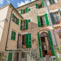 Casa grande en venta con jardín en el centro de Sóller