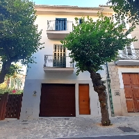 Casa obra nueva en venta con jardín en centro de Sóller