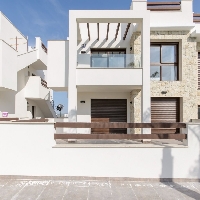 BUNGALOW DE 2 DORM. DE NUEVA CONSTRUCCIÓN EN COMPLEJO RESIDENCIAL EN TORREVIEJA.