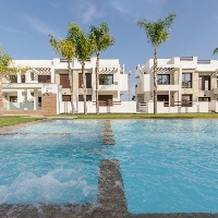 BUNGALOW DE 2 DORM. DE NUEVA CONSTRUCCIÓN EN COMPLEJO RESIDENCIAL EN TORREVIEJA.
