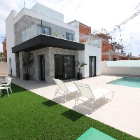 MAGNIFICA VILLA NUEVA A SOLO 5 MINUTOS DE LA PLAYA EN PILAR DE LA HORADADA