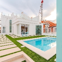Chalet pareado en venta con piscina privada  en Los Alcázares