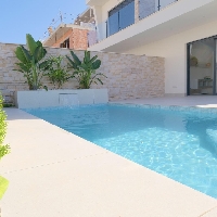 Chalet adosado a la venta con piscina privada en Guardamar del Segura