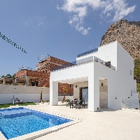 Villa de nueva construcción con piscina privada y vistas al mar en Polop