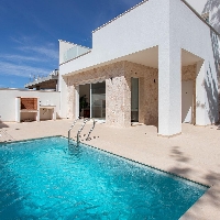 VILLA DE NUEVA CONSTRUCCIÓN CON SÓTANO EN HONDON DE LAS NIEVES