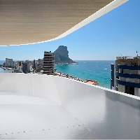 Ático de nueva construcción de 1 dormitorio a la venta a pocos pasos de la playa en Calpe.