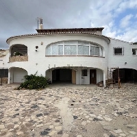 Chalet grande en venta con piscina en Gargasindi Calpe