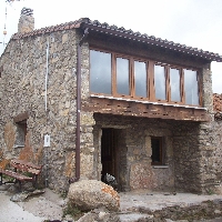 Vivienda rural restaurada en Hoyos de Miguel Muñoz. 