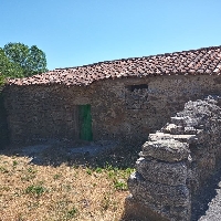 Cuadra en venta buen estado Hoyos de Miguel Muñoz