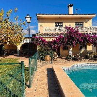Chalet en venta con piscina y parcela en Lliria Chalet en venta con piscina y parcela en Lliria