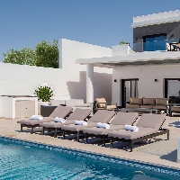 Villa en venta con piscina en Ciudad Quesada