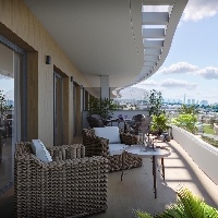 Ático de 3 dormitorios con solarium privado y vistas al mar a a la venta en Finestrat