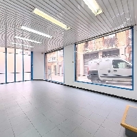 Local comercial de esquina en venta en Santa Coloma