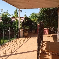 CASA EN VENTA CON TERRENO EN URBANIZACION LAS MORERAS