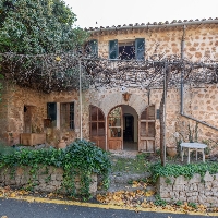 Casa de pueblo en venta con jardín en centro de Deiá
