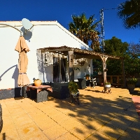 Villa en venta barata y con garaje  en Catral.