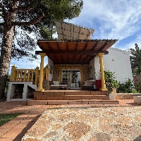 Chalet en venta con piscina en Les Marines Denia