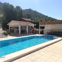 Encantadora villa rural en La Zarza – El Pinoso con piscina climatizada y amplio terreno
