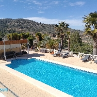 Encantadora villa rural en La Zarza – El Pinoso con piscina climatizada y amplio terreno